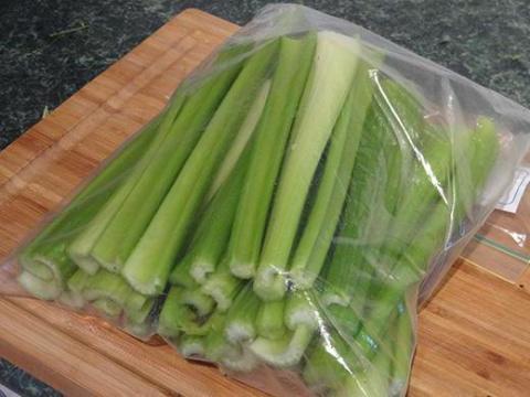 Storing celery in the refrigerator