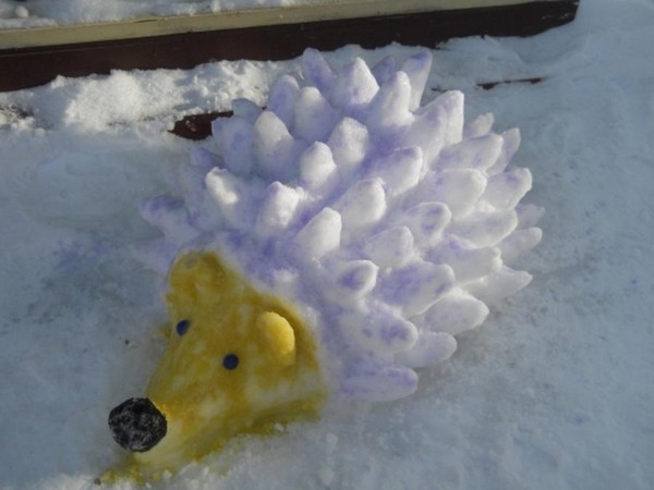 DIY snow hedgehog
