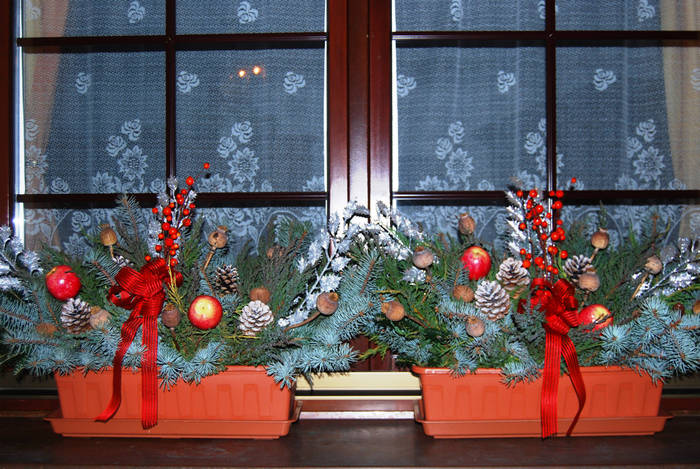 How beautiful to decorate a windowsill for the New Year