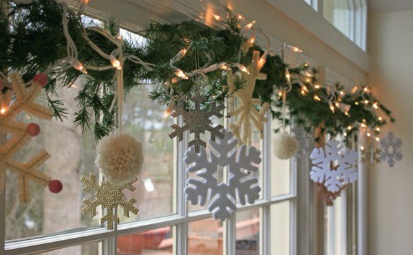 How to decorate a window with a garland for the New Year