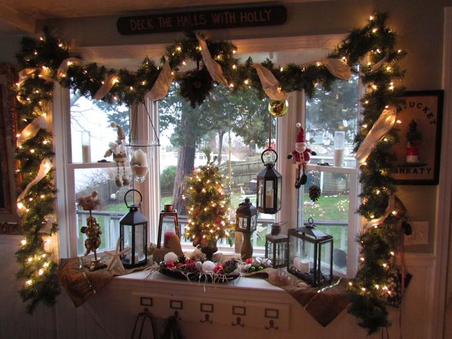 How to decorate a window with a garland