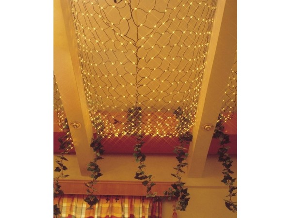 Comment décorer le plafond avec des guirlandes pour la nouvelle année