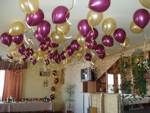 How to decorate the ceiling for the new year