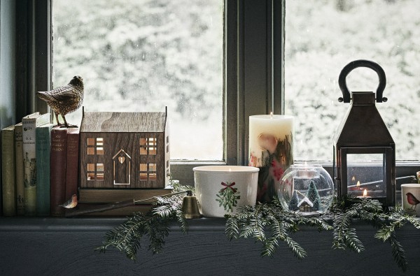Original ideas for New Year's window sill decoration