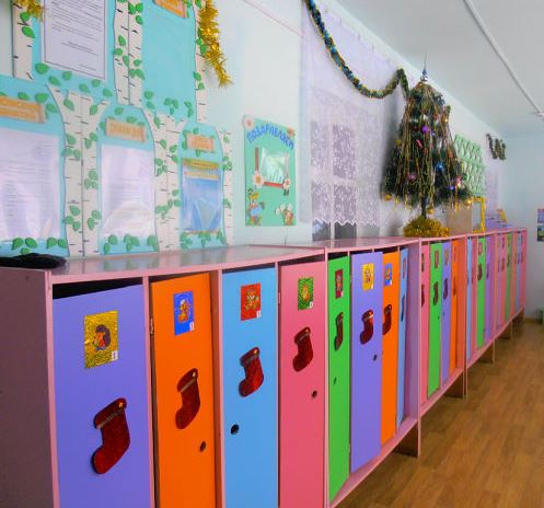 Door decoration for the New Year in kindergarten