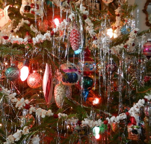 Décoration d'arbre de Noël pour le nouvel an dans un style vintage
